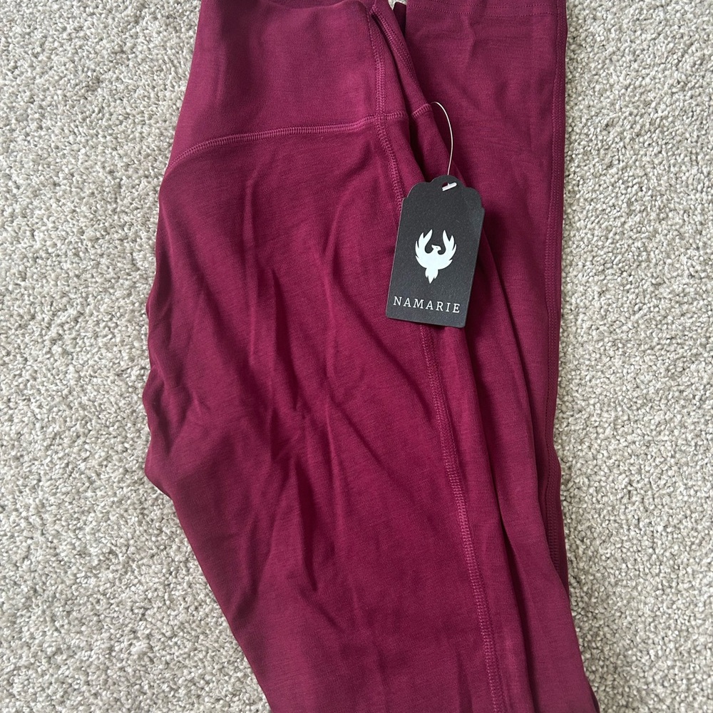 Namarie Women's Burgundy Performance Leggings